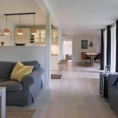 4 Person In 길렐라이에